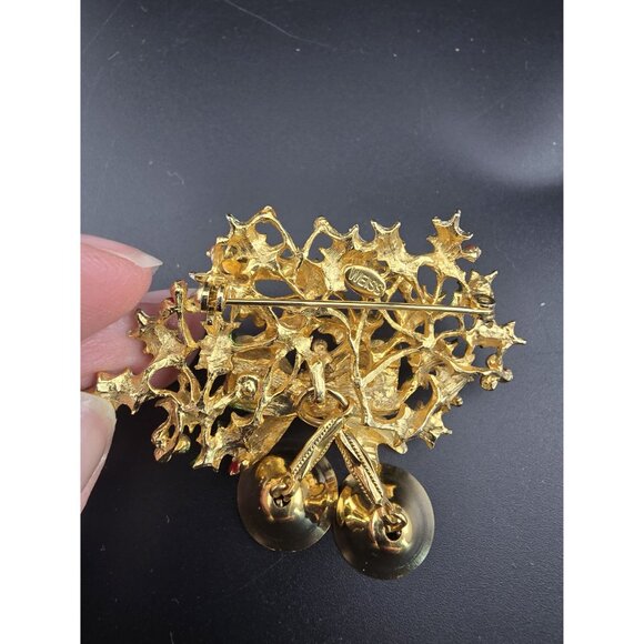 Vintage Weiss Holly Berries Bow and Dangling Bells Signed Christmas Brooch - Picture 3 of 5